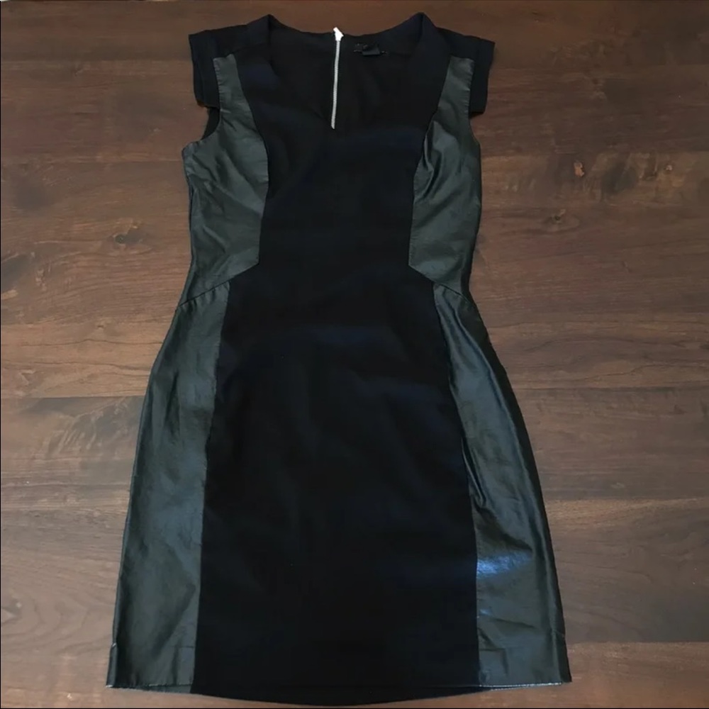 H&M Black faux leather dress - Small